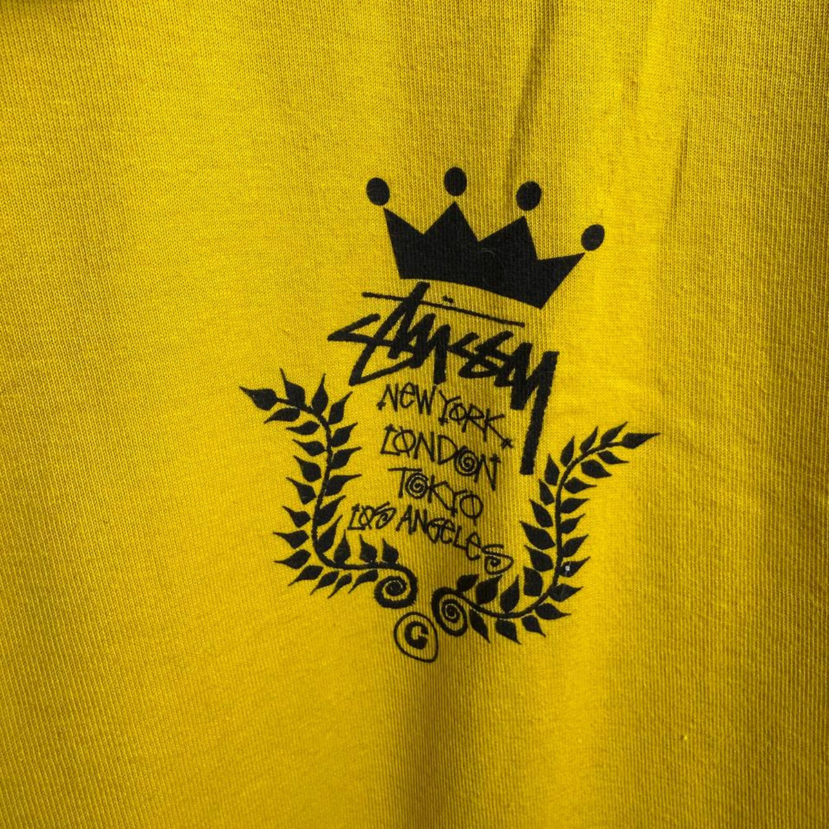 Stussy Crown Wreath Tee Mustard, chest print close-up